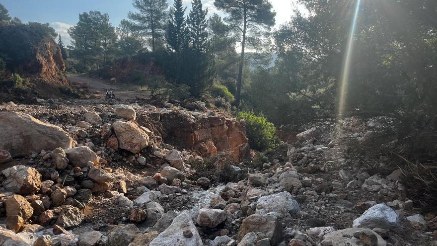 Las joyas naturales del interior están intransitables mientras caen las reservas turísticas