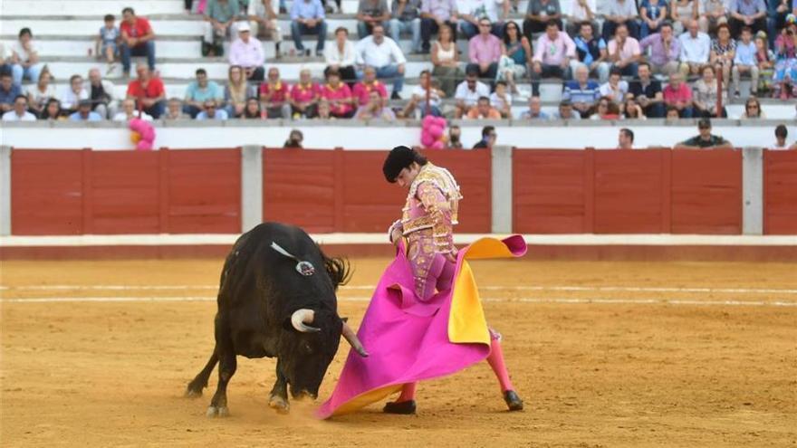 José Garrido, a hombros en Pozoblanco tras cortar dos orejas