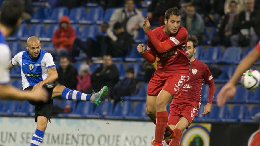 Una imagen del partido que se jugó en el Rico Pérez entre el Hércules y el Pobla