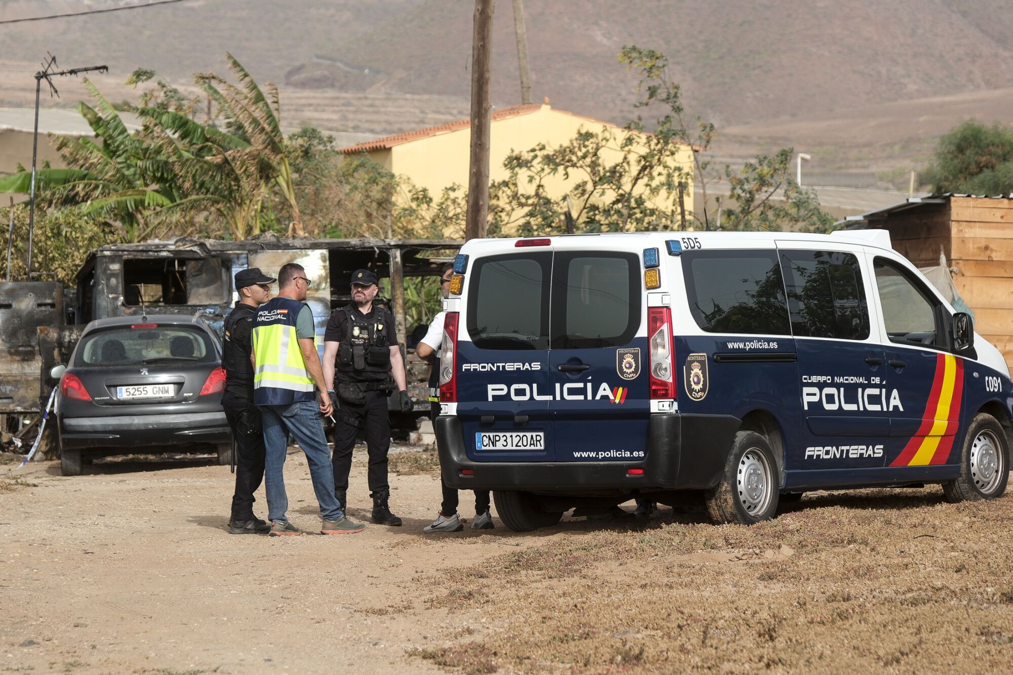 Encuentran un cadáver calcinado en un furgón tras un incendio en Ojos de Garza
