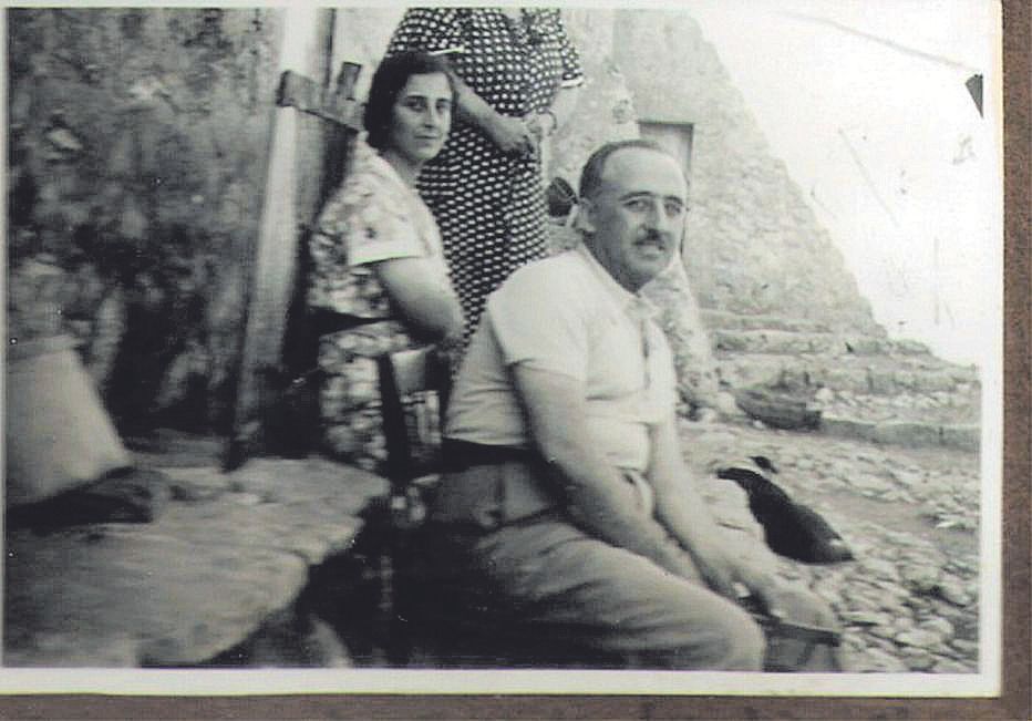 Franco y Polo, durante la excursión en 1934.