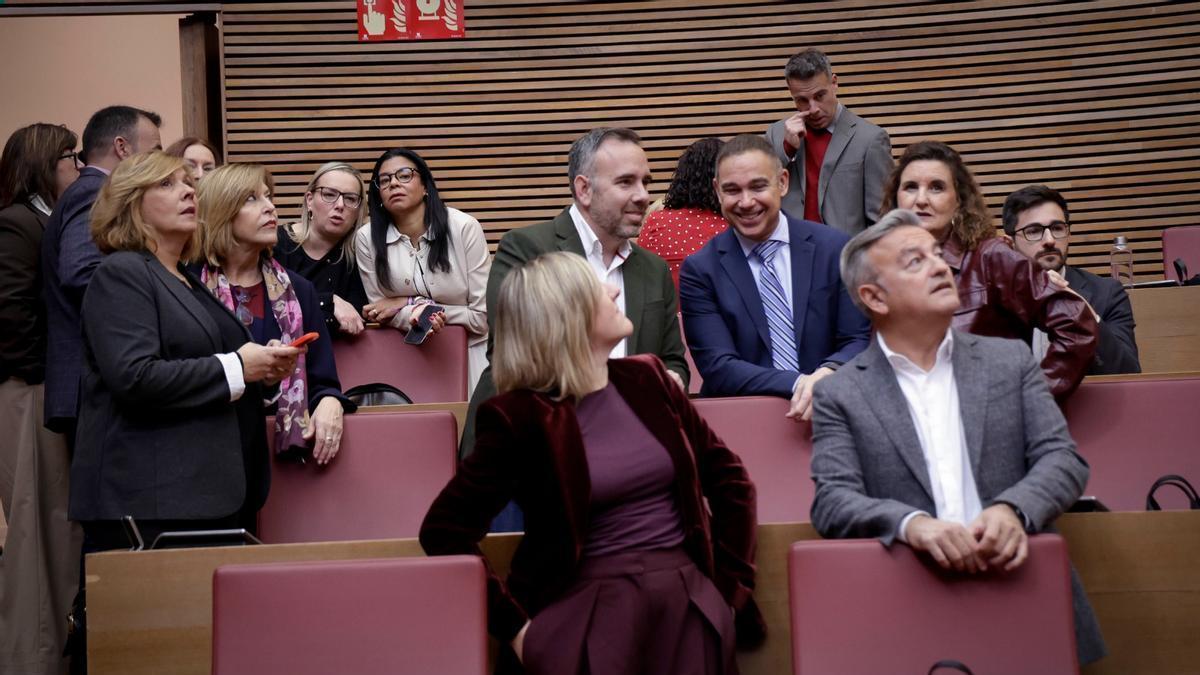 Imagen del grupo socialista en las Corts, con varios de los aspirantes.