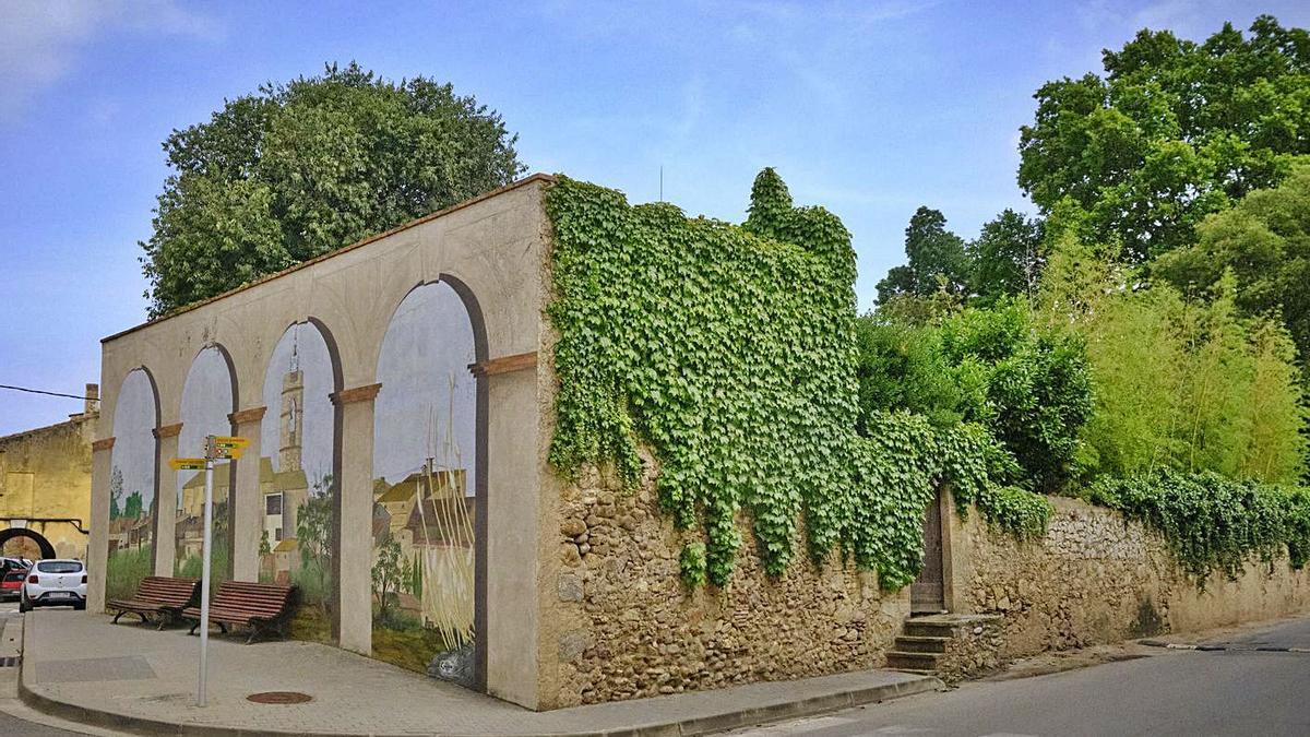 Al poble, hi ha moltes referències als monuments locals.  | BORJA BALSERA