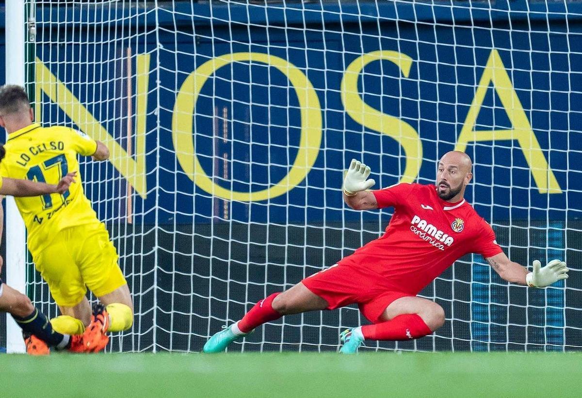El portero Pepe Reina, en un encuentro con el Villarreal.