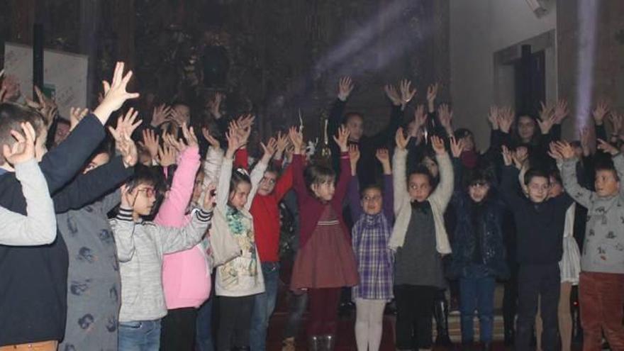 Los alumnos del Conservatorio piden sonrisas en su concierto de Navidad