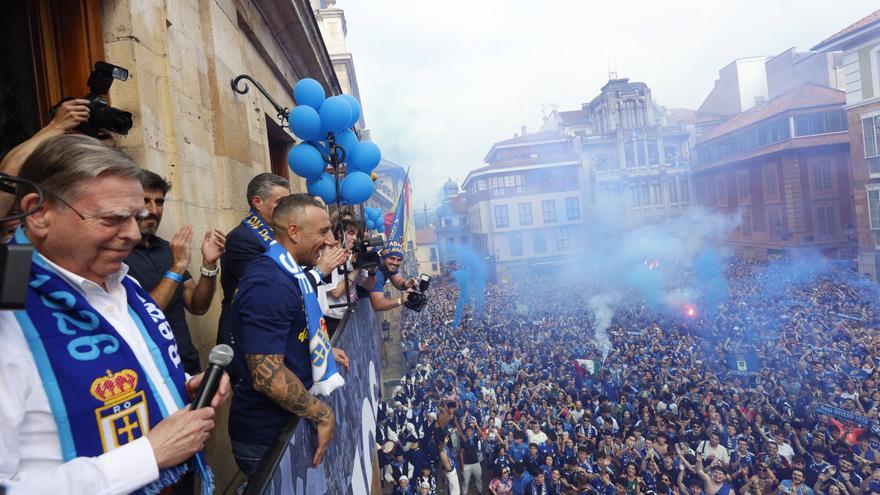 Canteli anuncia que la plaza de América llevará el nombre de Santi Cazorla: &quot;Hay que reconocer lo que le ha dado al Oviedo&quot;