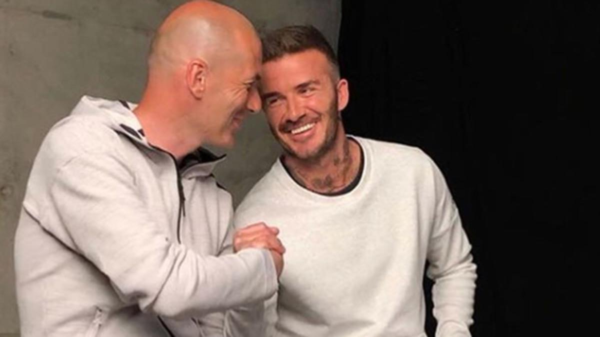 Romeo Beckham recibe un regalo personalizado de Zidane