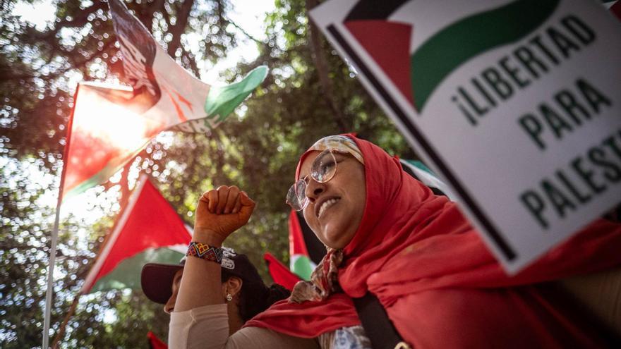 Manifestantes claman por el pueblo palestino y contra los ataques de Israel en Tenerife
