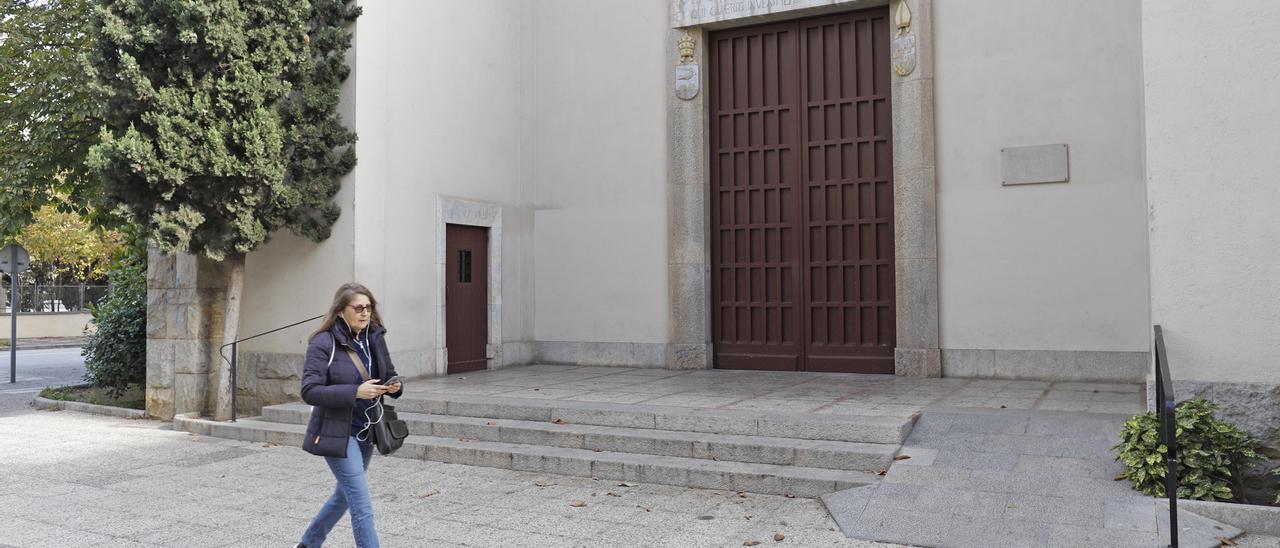 L&#039;entrada de l&#039;església de Sant Josep de Girona.