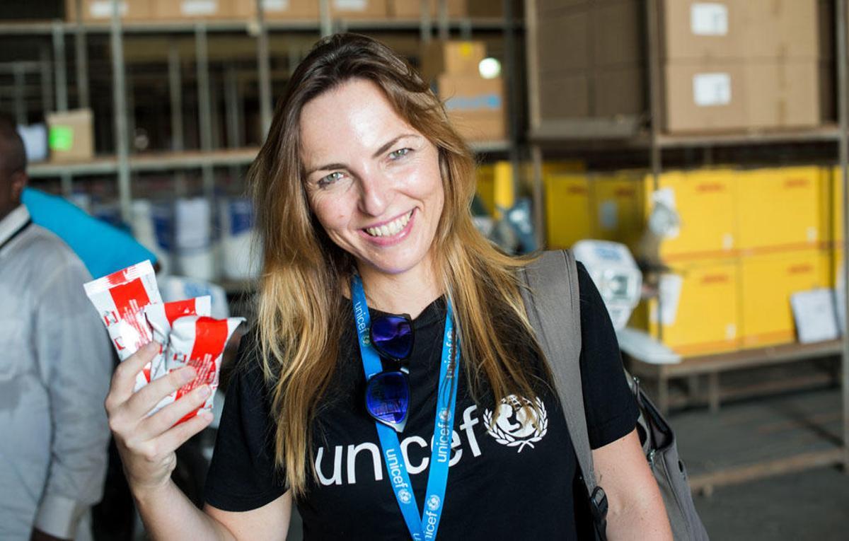 La pediatra Lucía Galán Bertrand, en una campaña de Unicef.