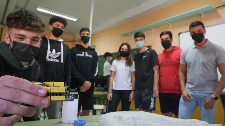 Alumnos del instituto galdense Saulo Torón diseñan un pequeño satélite espacial