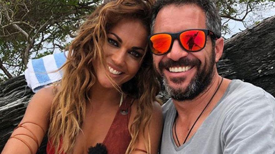 La presentadora Lara Álvarez, feliz con su novio