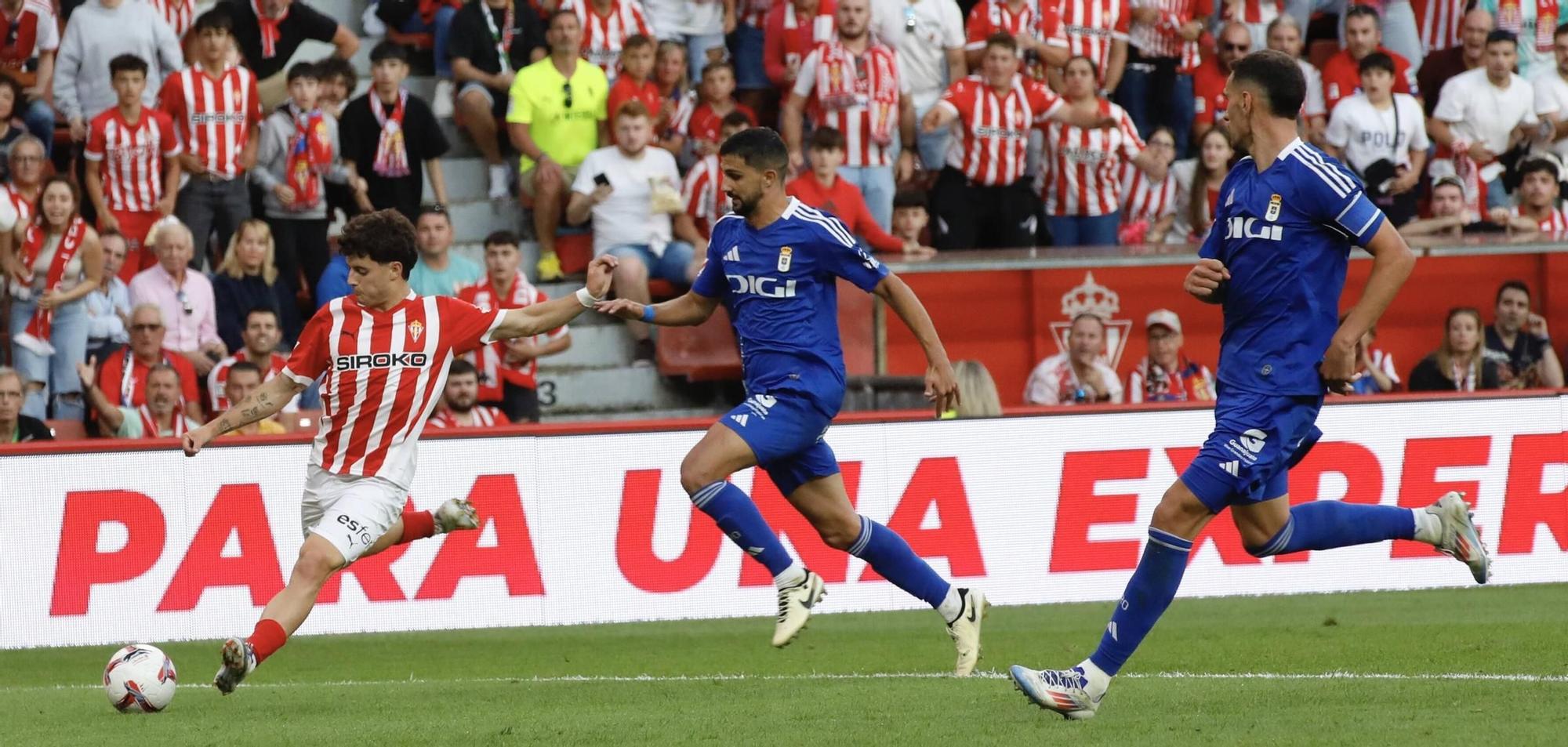Derbi asturiano: las imágenes del partido entre el Sporting y el Oviedo en El Molinón