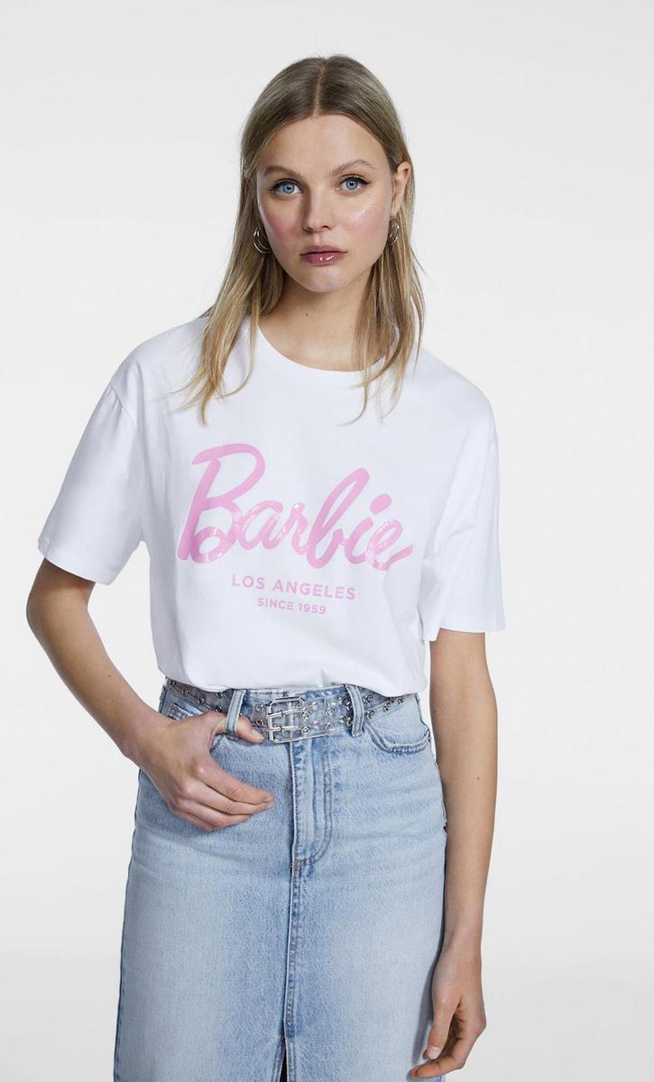 STRADIVARIUS | Las camisetas de 'Barbie' para calentar motores antes del  estreno de la película