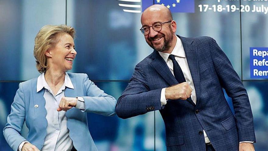 Von der Leyen i Michel se saluden després de l&#039;acord