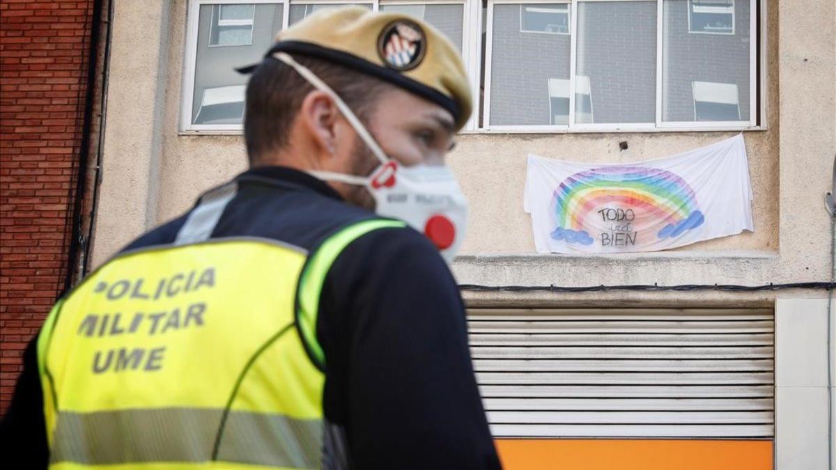 coronavirus. La UME desinfecta la rsidencia geriátrica Jericó de L'Hospitalet