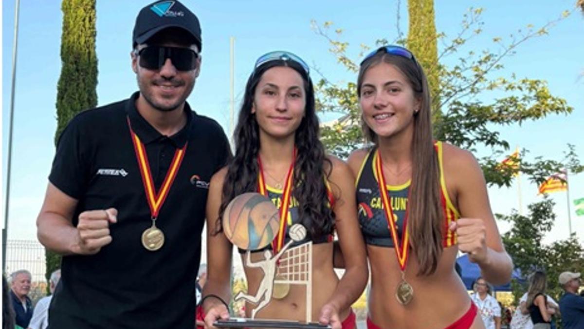 Gala Sierra i Laia Escusa, campiones d’Espanya en categoria sots-19 femenina i subcampiones en sots-21. ©FCVb