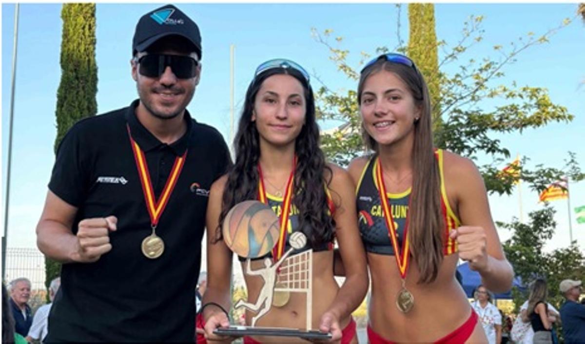 Gala Sierra i Laia Escusa, campiones d’Espanya en categoria sots-19 femenina i subcampiones en sots-21. ©FCVb