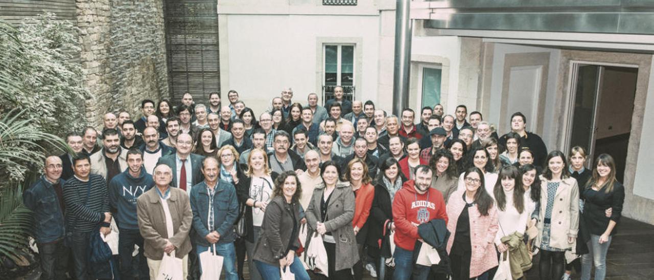 La plantilla de Izmar participó ayer en la sede de Afundación en Vigo en el acto de presentación de la nueva cultura empresarial de la compañía. // Edu Banga