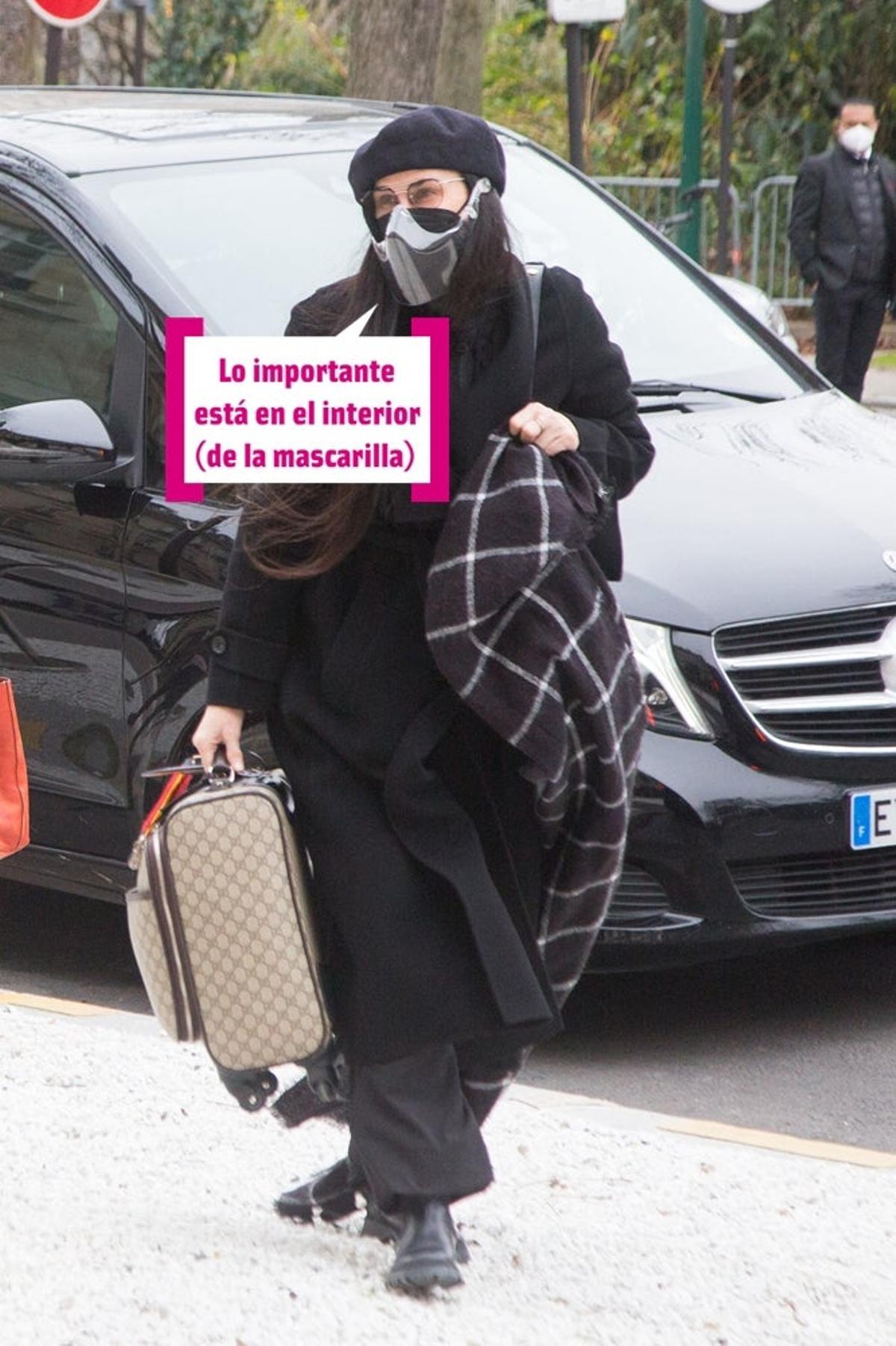 Demi Moore con mascarilla