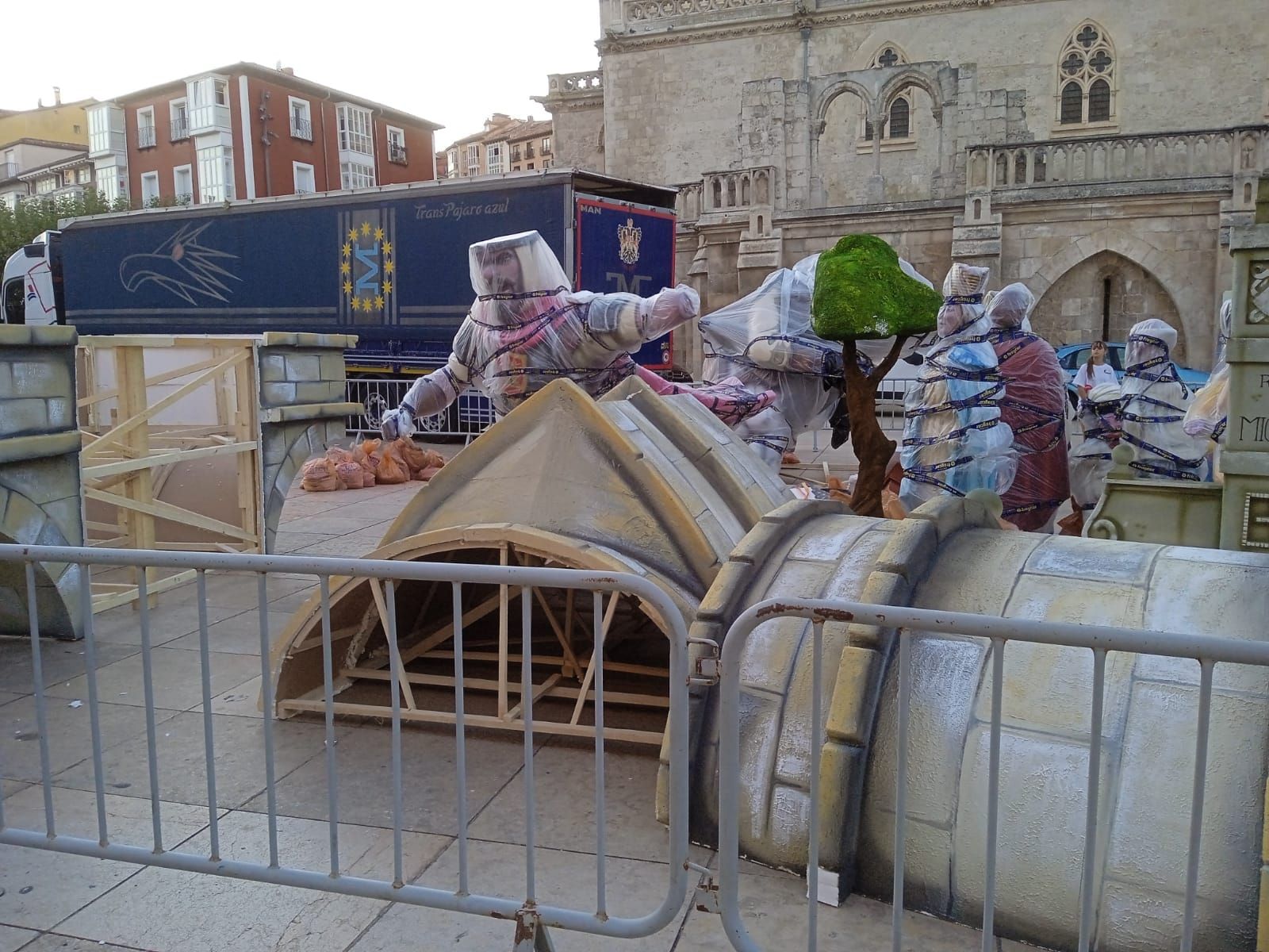 Una "plantà" a los pies de la Catedral de Burgos