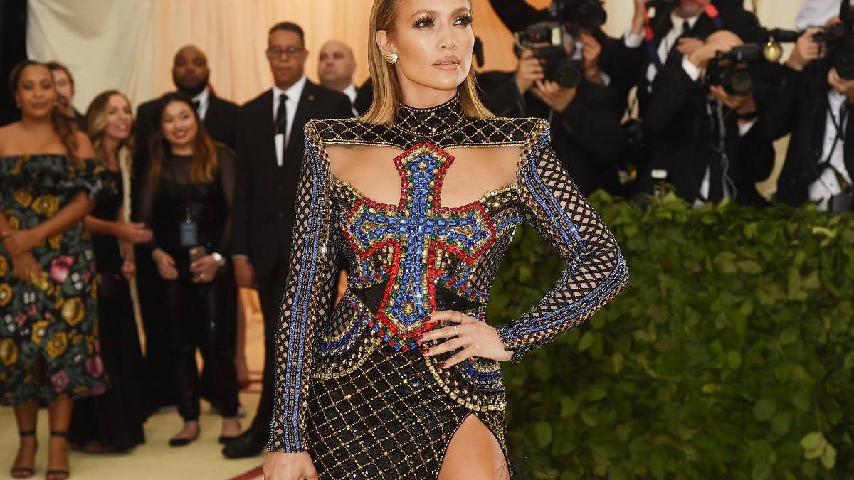 El look de Jennifer Lopez en la gala MET 2018 firmado por Balmain