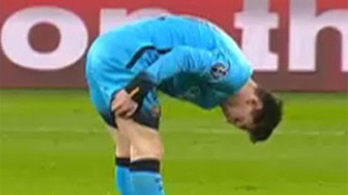 Leo Messi se tocó los isquios al acabar el partido en Alemania