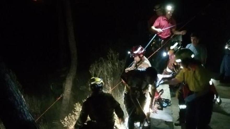 Els Bombers rescaten dos turistes després de caure per un penya-segat a Llafranc