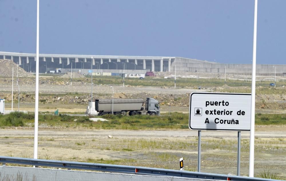 Abre a la circulación el vial de acceso al puerto exterior tras meses con la obra terminada