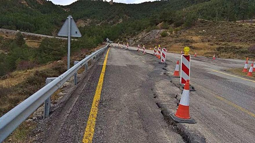 Estat actual del ferm de la carretera en el tram esfondrat