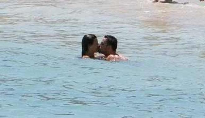 Xavi, acaramelado beso en aguas ibicencas