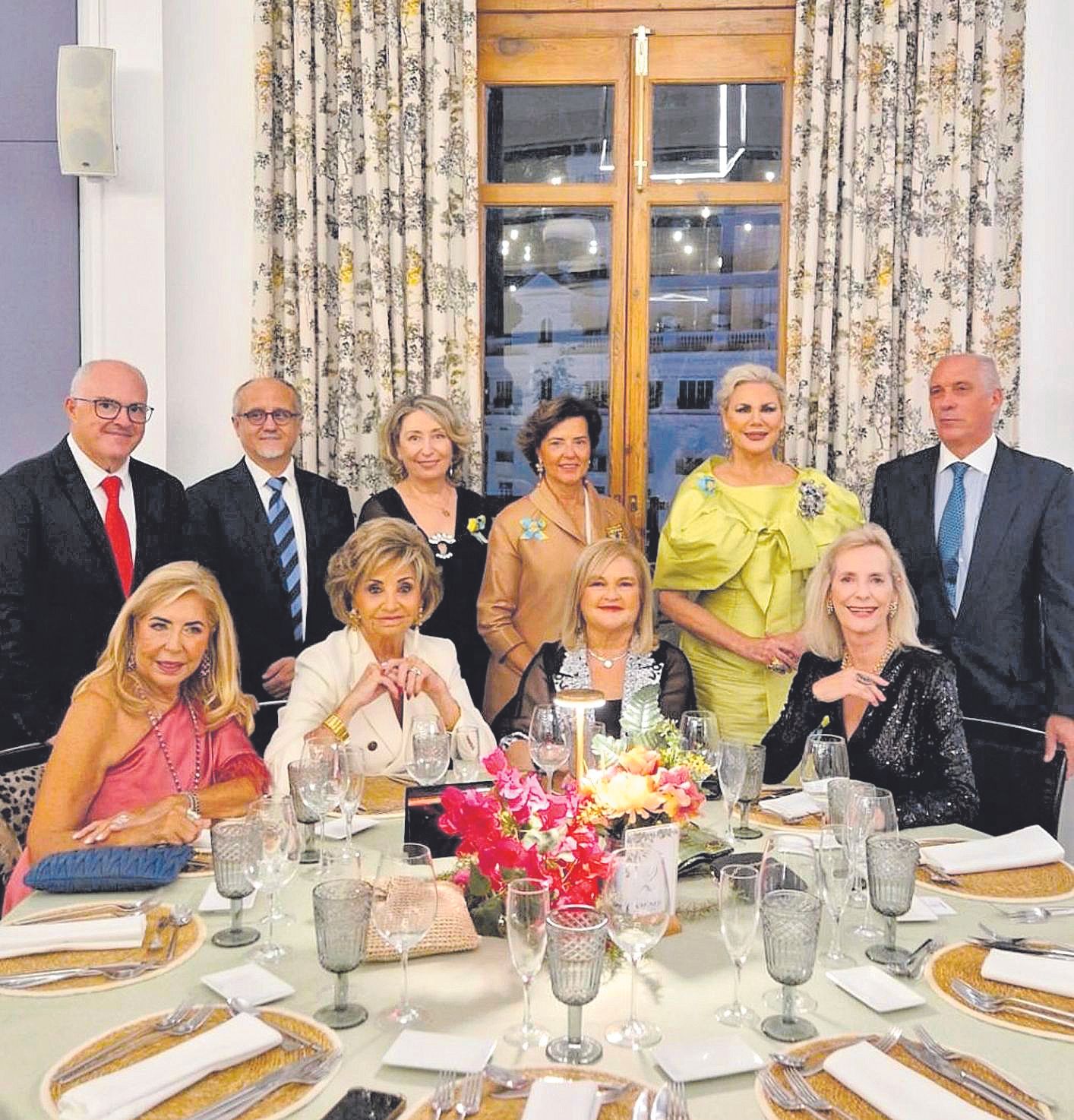Fernando de Rosa, Mercedes Hurtado, Asun Palop, Laura Fitera, Santiago Rincón, María José García, Amparo Lacomba, Carmen de Rosa y Paz Olmos.