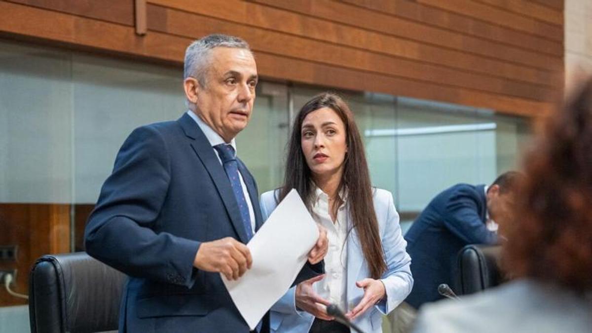 García Pelayo y Checa, en la Asamblea de Extremadura.