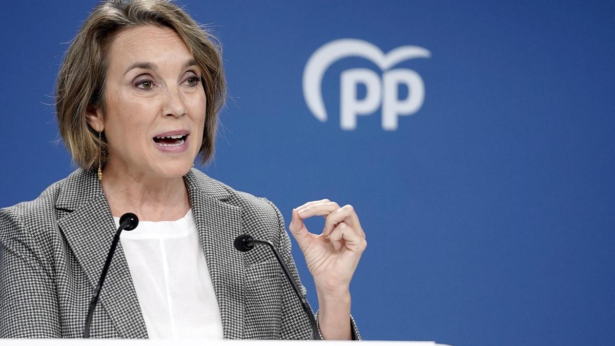 Cuca Gamarra, este miércoles, durante una breve rueda de prensa en la sede del Partido Popular.