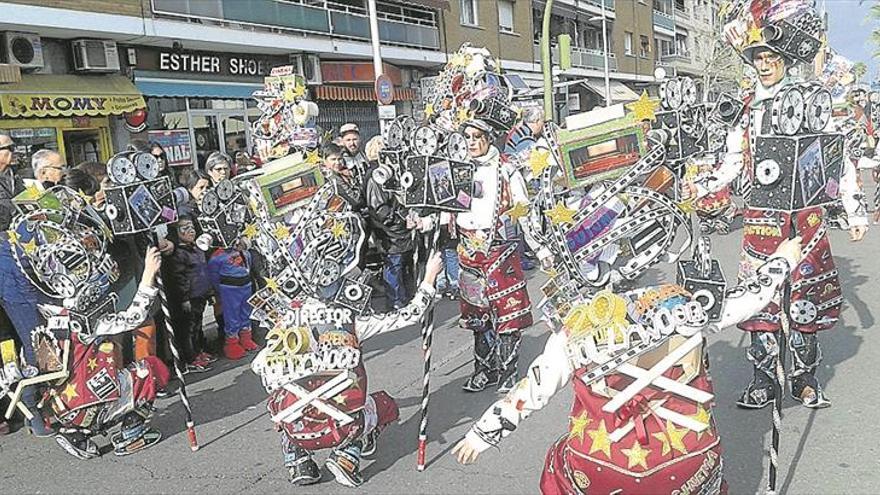 Los Danzarines se llevan el pasacalles de Mérida