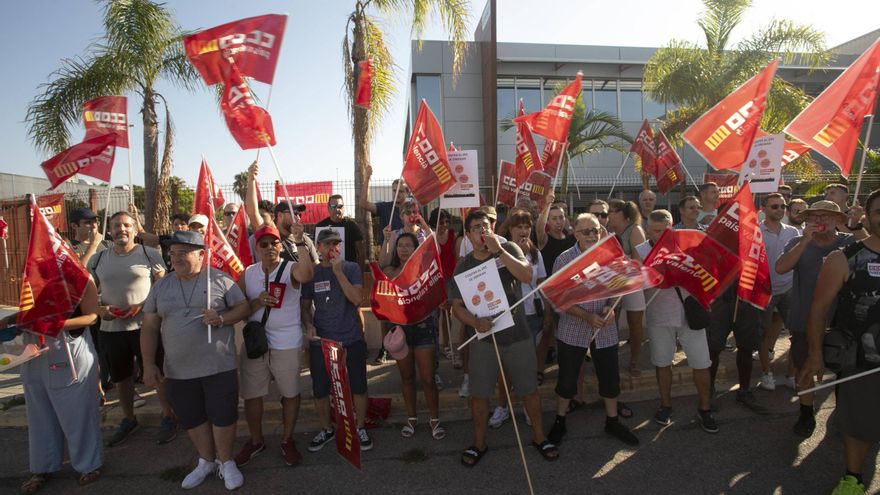 Sagunt muestra su apoyo a más de 150 trabajadores al borde del despido