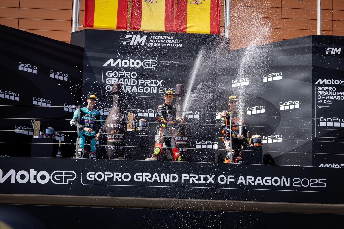 Podio de Moto3 con David Muñoz, Máximo Quiles y Álvaro Carpe Podio de Moto3 con David Muñoz, Máximo Quiles y Álvaro Carpe