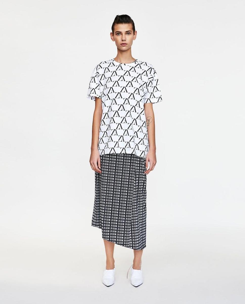 Camiseta con el logo de Zara