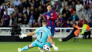 La valentía de Xavi salva al Barça
