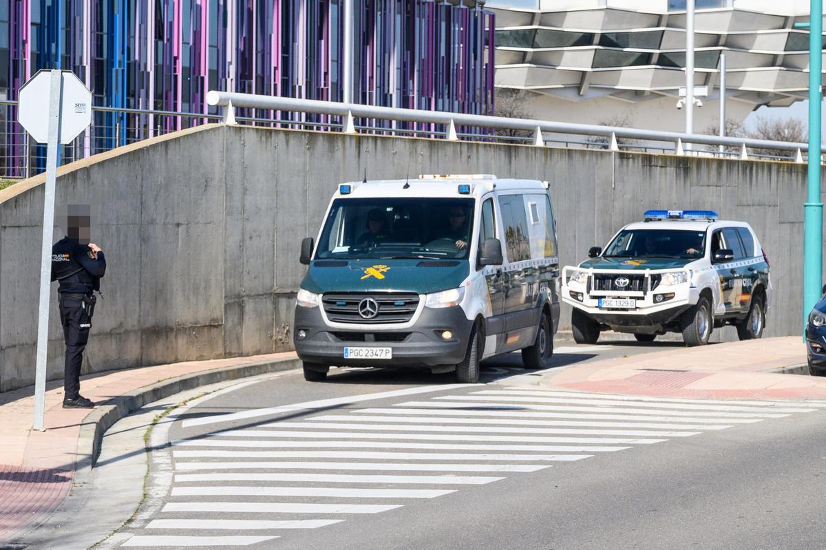 Un furgón de la Guardia Civil llevó a Wilmer Chavarría, alias 'pipo' a declarar a la Ciudad de la Justicia de Zaragoza, el 25 de febrero.