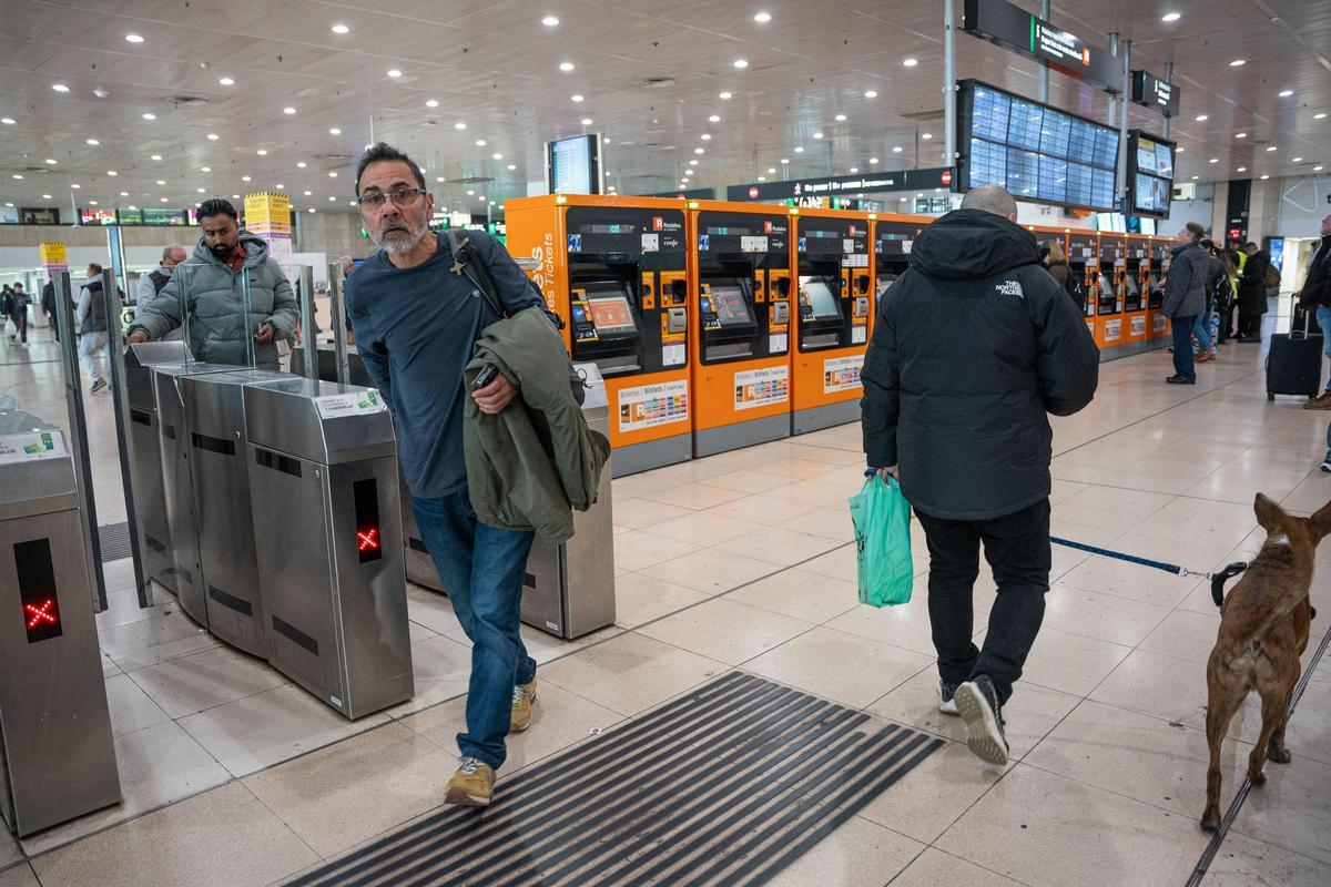 Usuarios del transporte público afrontan la pérdida de la bonificación de los billetes