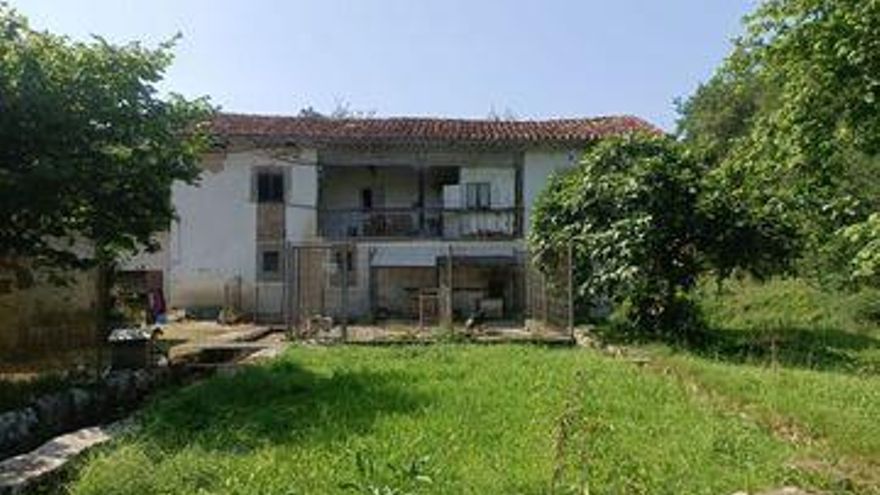 1.000.000 € Venta de casa en Meré (Llanes) 110000 m2, 9 €/m2...