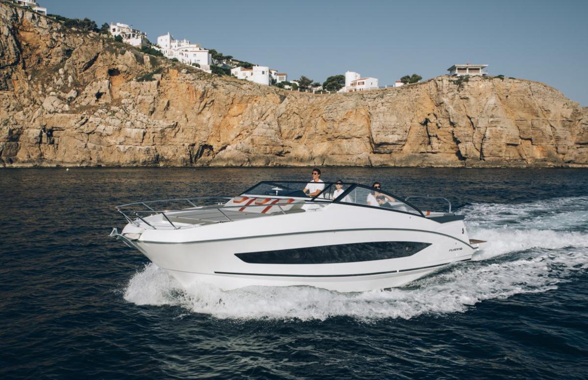 La Flyer 10 de Beneteau, perfecta para navegar en Ibiza. | BENETEAU