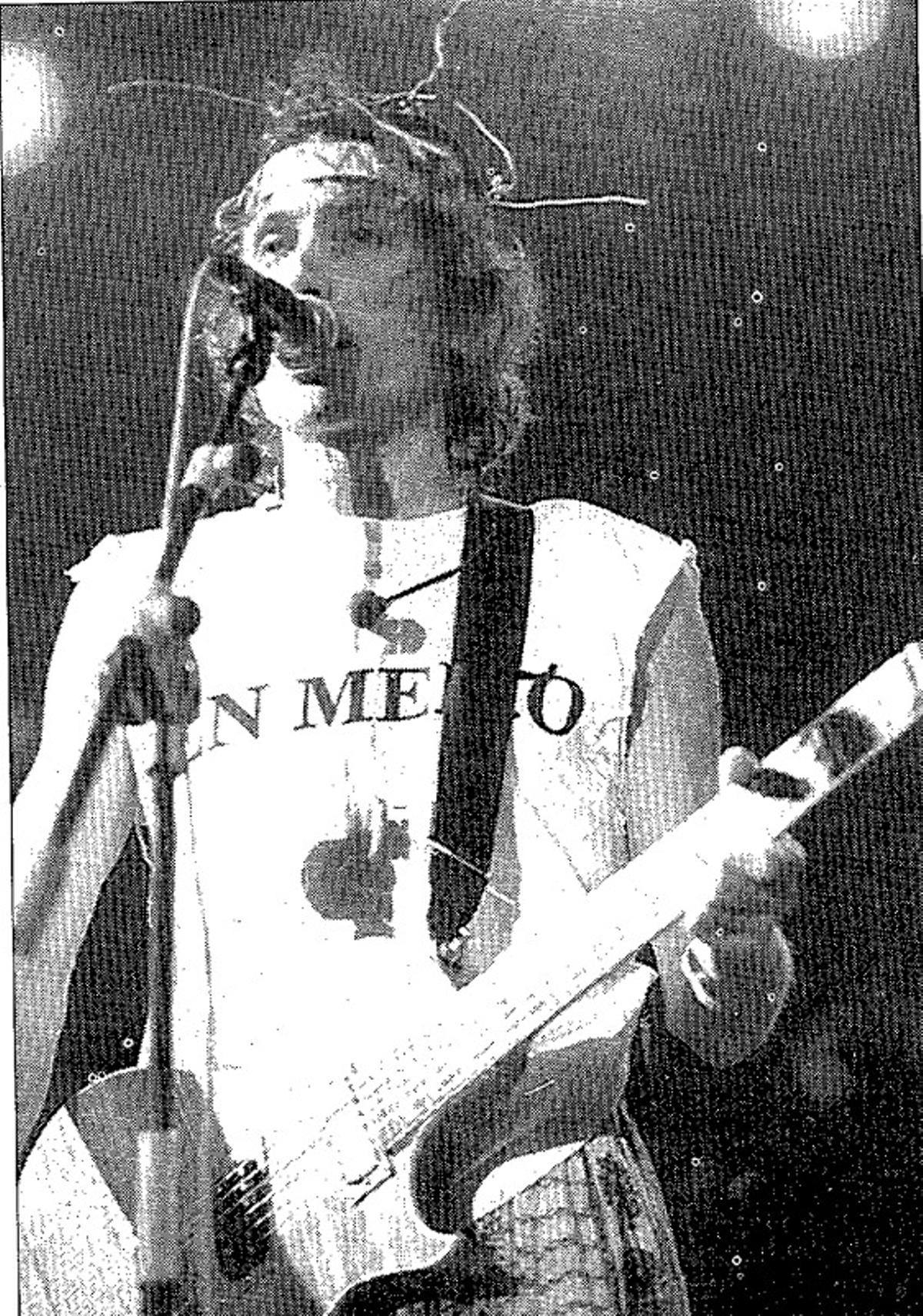 Robe Iniesta durante su concierto con Extremoduro en As Travesas en agosto de 1997