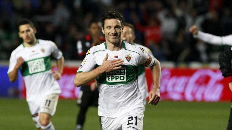 El Elche recibe a dos ídolos, ahora rivales