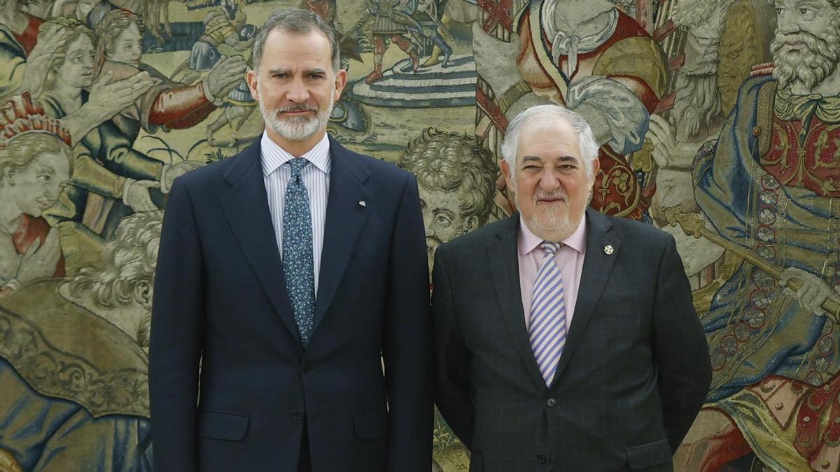 El Rey recibe en Zarzuela a Cándido Conde-Pumpido.