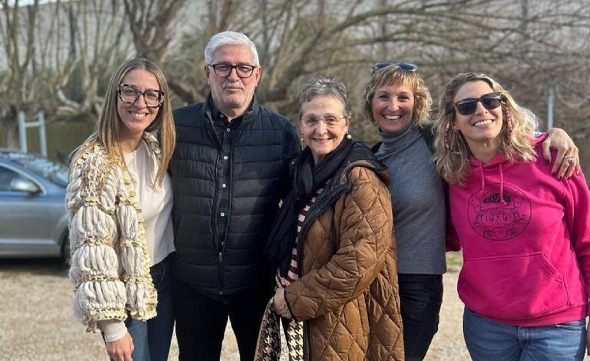 Isabel Juanola, amb el seu marit i les seves filles