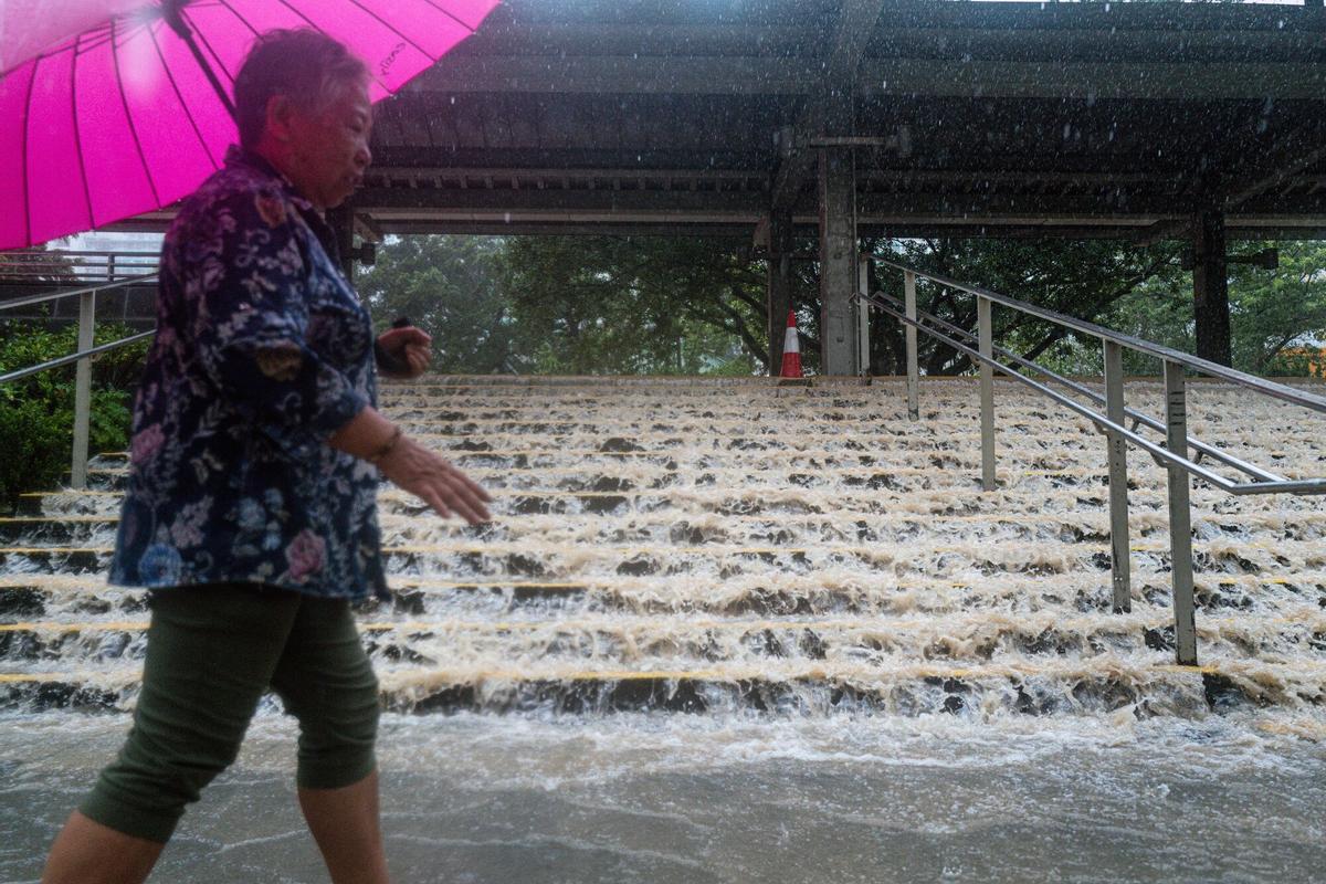 Hong Kong, gravemente inundado por el mayor temporal en 140 años