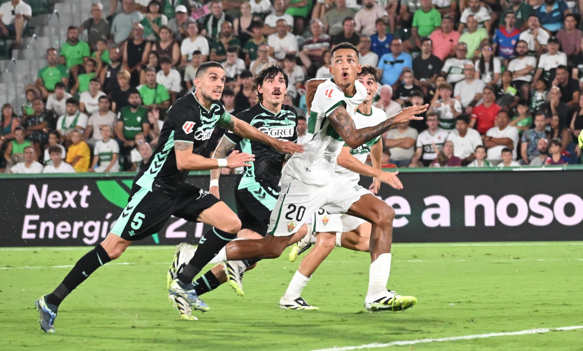 El Elche vuelve a Primera División con un empate frente al Betis (1-1)