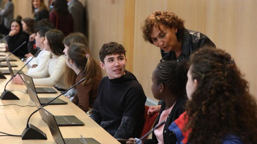 Los alumnos trabajan por alcanzar una solución colectiva a un problema. | SERVICIO ESPECIAL